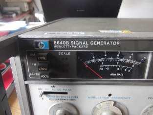 Vendo Gerador de RF HP 8640B - R$ 2.500,00 - estado de novo — Foto 2