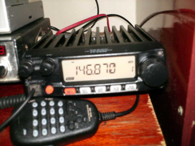 troco ft2900 vhf,ht dual band vhf e uhf, 148gtl + transvert 40 metros por hf somente troca. — Miniatura 1
