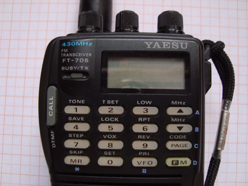 Rádio HT YAESU FT-705 430 MHz Excelente Estado — Foto 2