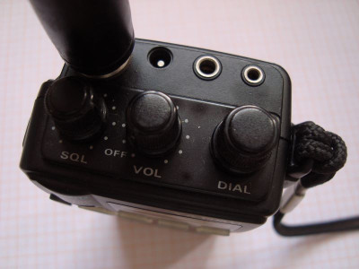 Rádio HT YAESU FT-705 430 MHz Excelente Estado — Miniatura 3