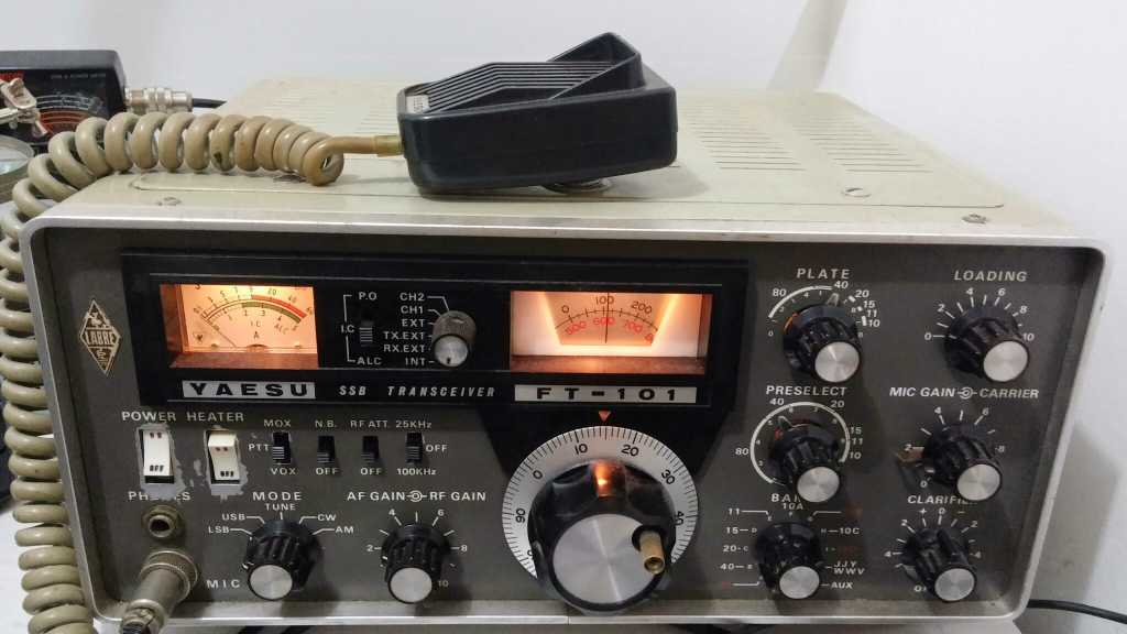 Yaesu FT-101 (primeira edição, segunda série) R$ 1000,00 — Foto 1