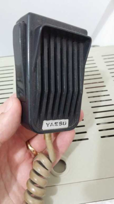 Yaesu FT-101 (primeira edição, segunda série) R$ 1000,00 — Miniatura 2