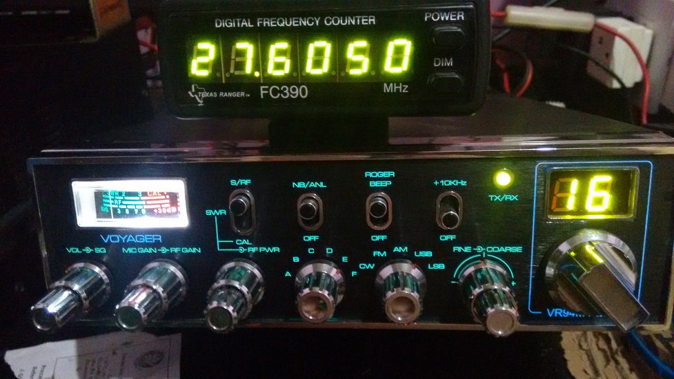 vendo radio voyager 94 m plus ..dama da noite com frequencimetro.
