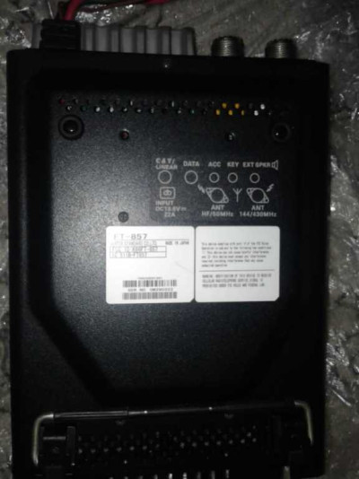 YAESU 857 D !!!!  LINDO EQUIPAMENTO. — Miniatura 2