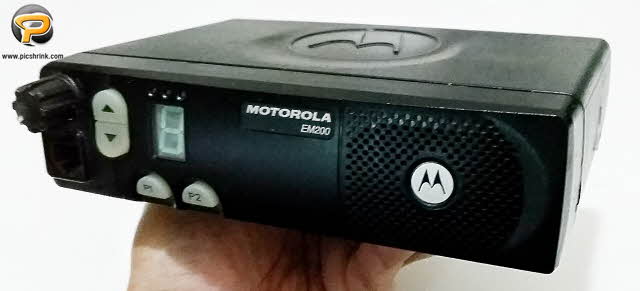 RADIO VHF MOTOROLA EM200 IMPECÁVEL!! — Foto 1