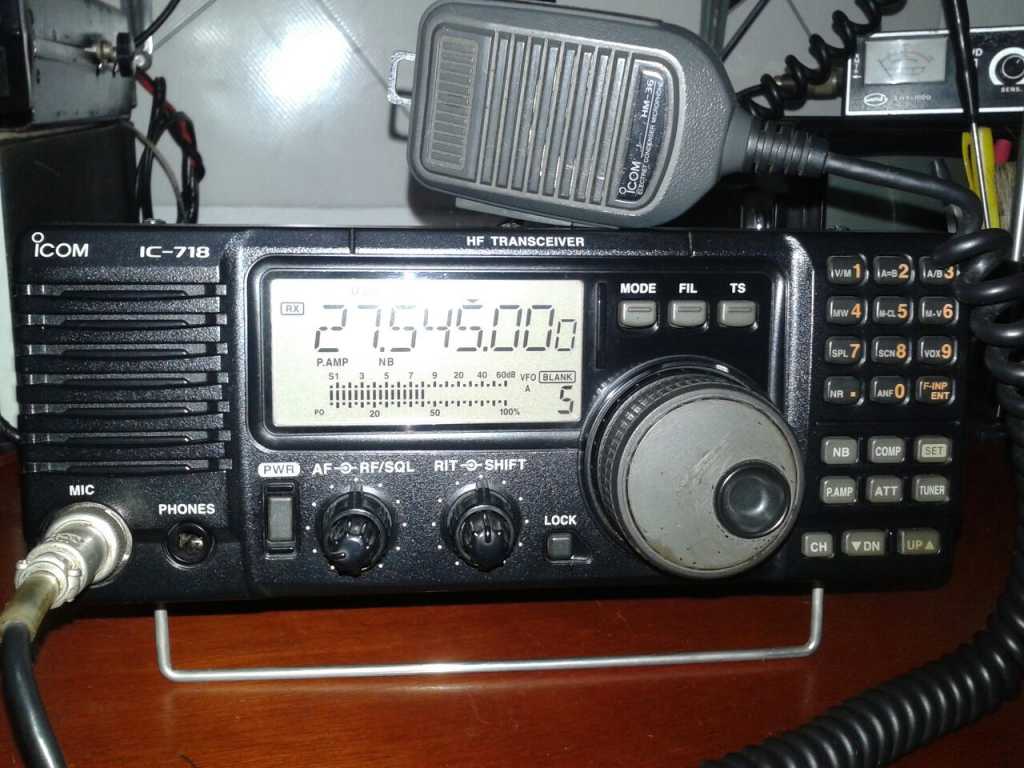 RADIO HF ICOM IC-718 — Foto 1