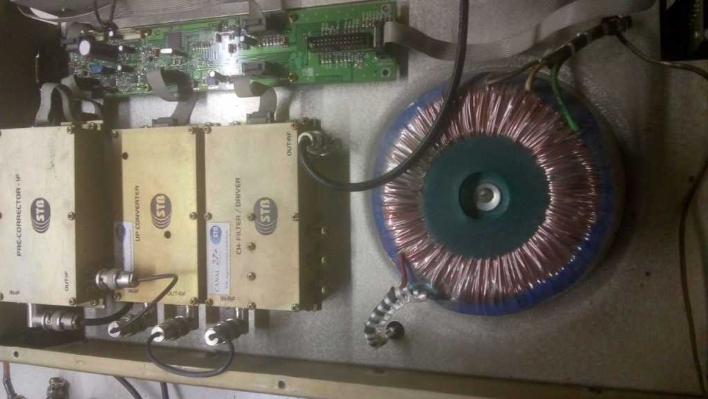 Transmissor Tv Uhf 30w Novo Homologado Troco por radio HF — Foto 1