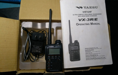 Vendo HT Yaesu VX-3R — Miniatura 1