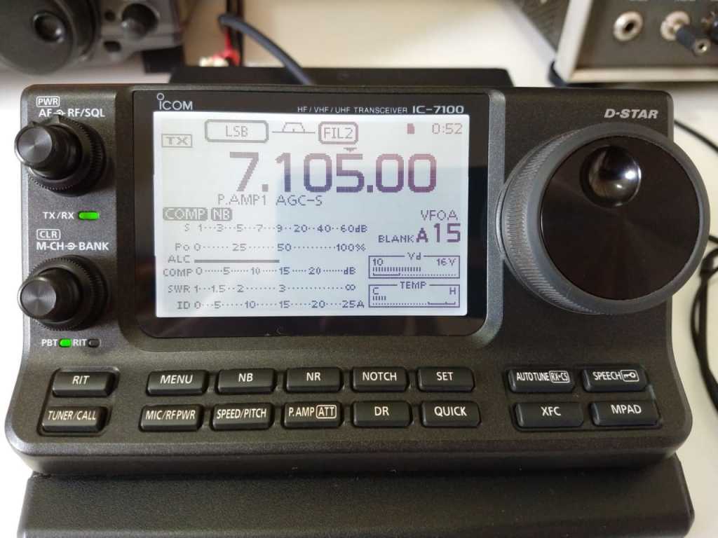 *** ICOM IC-7100 *** — Foto 1