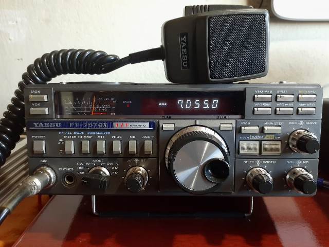 FT-757GX  - YAESU — Foto 1