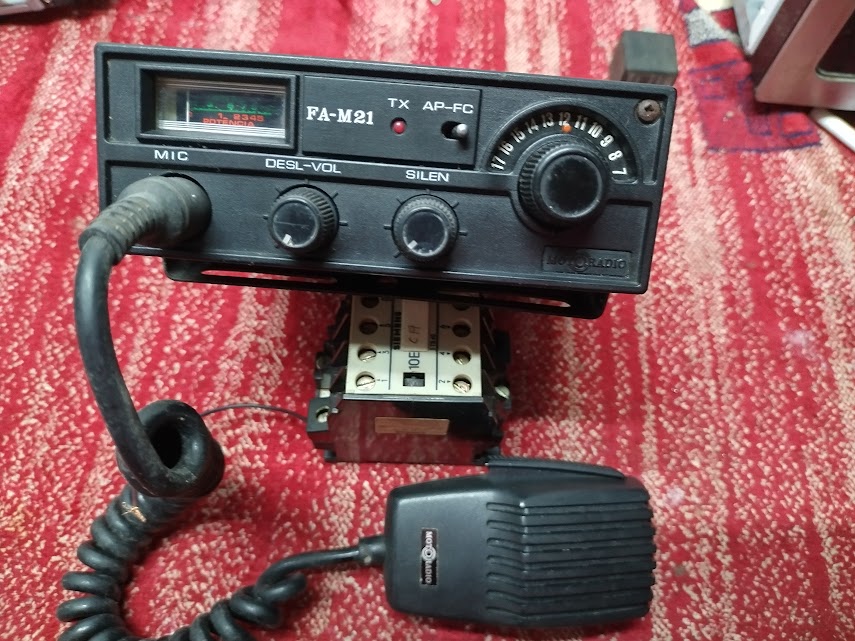 RADIO PX MOTORADIO   -23 CANAIS  -COM DEFEITO — Foto 1