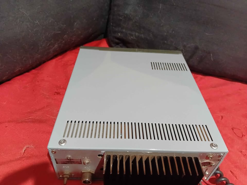 VENDO UM TRACPTOR YAESU FT 7B , PRA COLECIONADORES LINDO ### — Foto 3